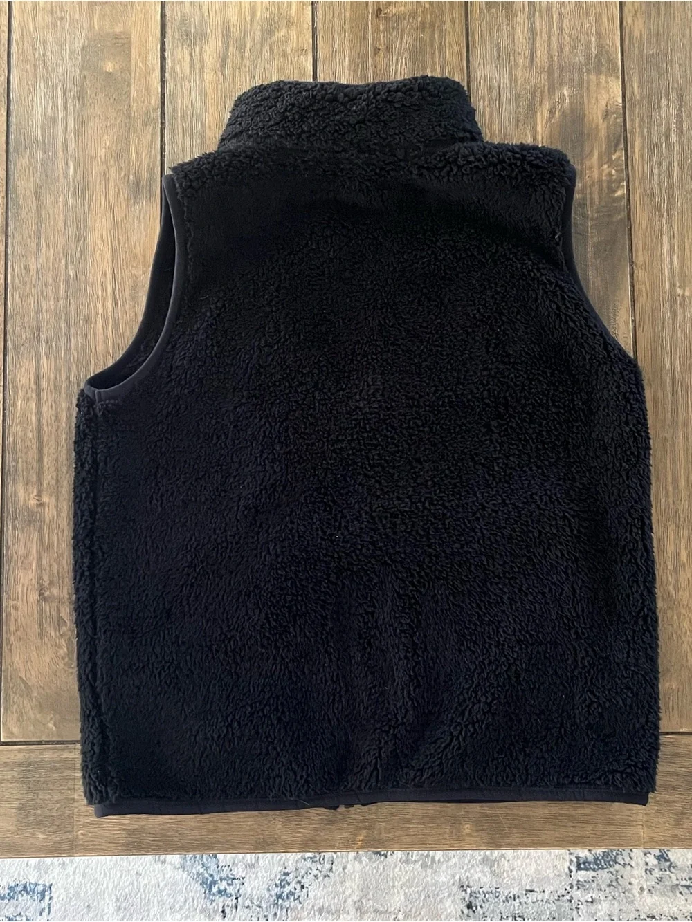 Nike Black Sherpa Fleece Kids Vest with White Logo size 8-9yrs